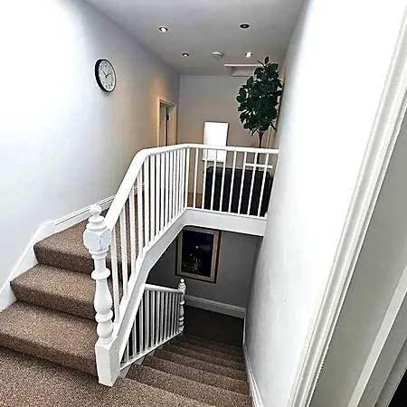アパート Lovely 1br Flat ブリストル